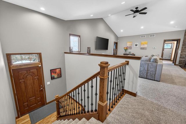 111 Savannah Circle, Barneveld, WI 53507