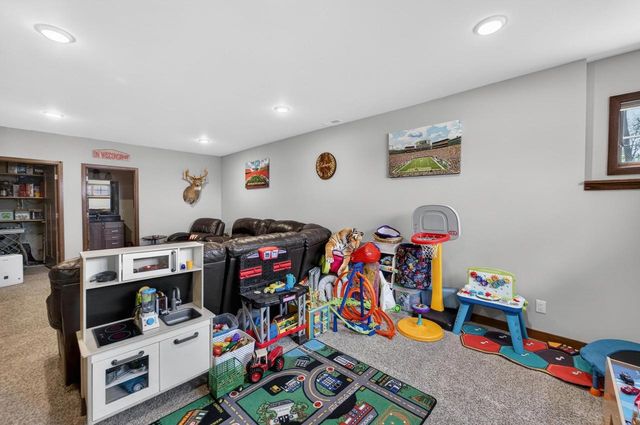 111 Savannah Circle, Barneveld, WI 53507