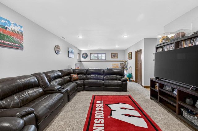 111 Savannah Circle, Barneveld, WI 53507