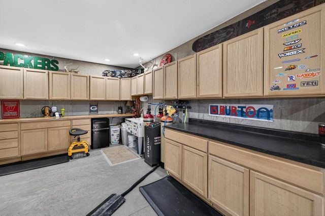 111 Savannah Circle, Barneveld, WI 53507