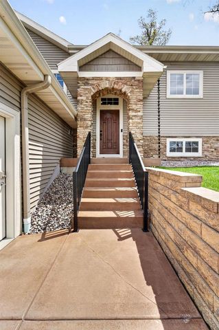 111 Savannah Circle, Barneveld, WI 53507
