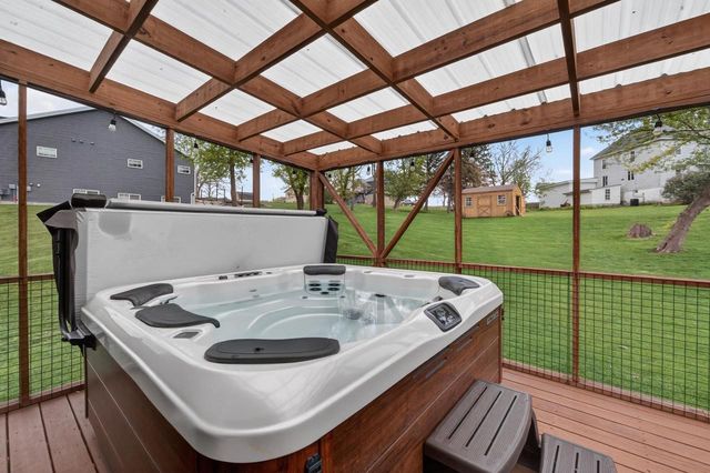 111 Savannah Circle, Barneveld, WI 53507