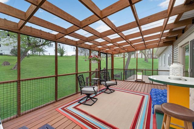 111 Savannah Circle, Barneveld, WI 53507