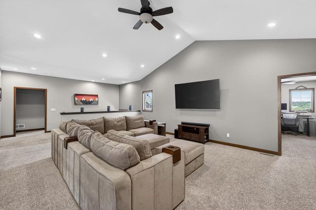 111 Savannah Circle, Barneveld, WI 53507