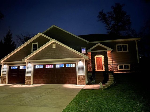 111 Savannah Circle, Barneveld, WI 53507