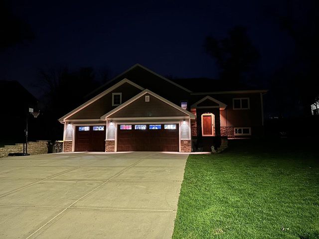 111 Savannah Circle, Barneveld, WI 53507