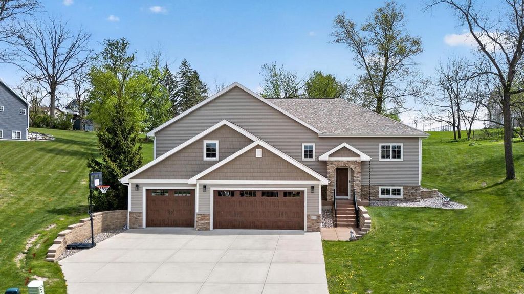111 Savannah Circle, Barneveld, WI 53507