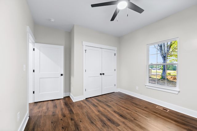 1239 N Main St, N, Tennessee Ridge, TN 37178