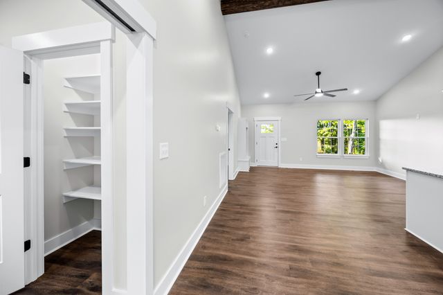 1239 N Main St, N, Tennessee Ridge, TN 37178
