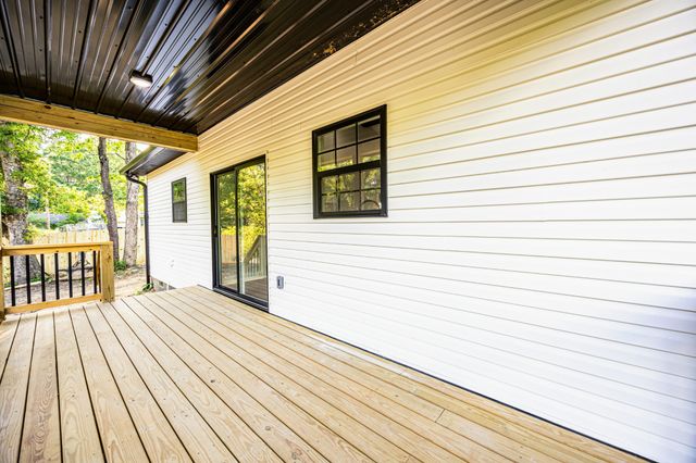1239 N Main St, N, Tennessee Ridge, TN 37178