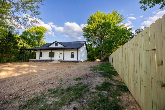 1239 N Main St, N, Tennessee Ridge, TN 37178
