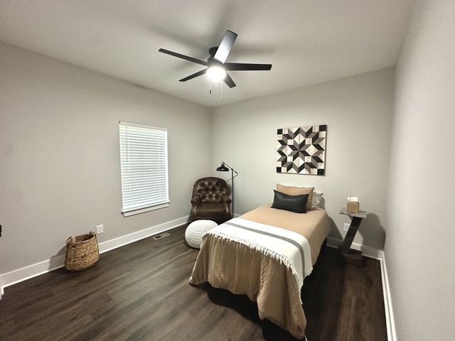 1239 N Main St, N, Tennessee Ridge, TN 37178