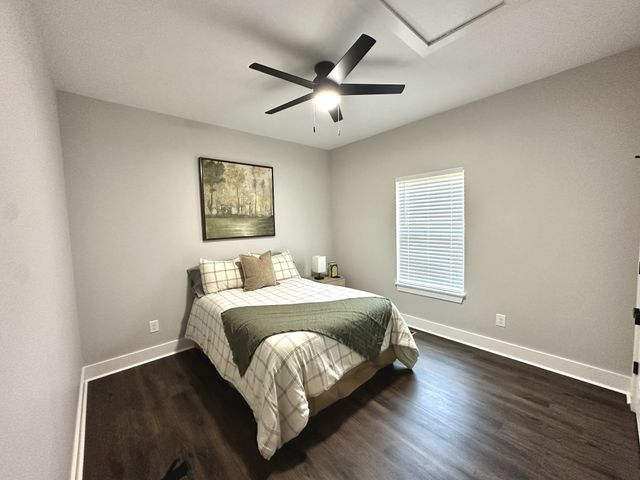 1239 N Main St, N, Tennessee Ridge, TN 37178