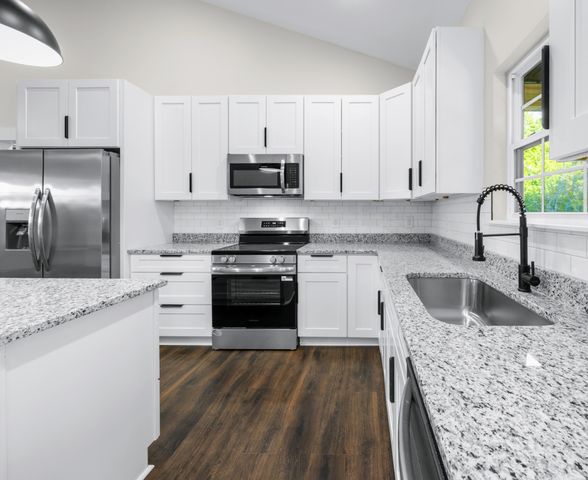 1239 N Main St, N, Tennessee Ridge, TN 37178