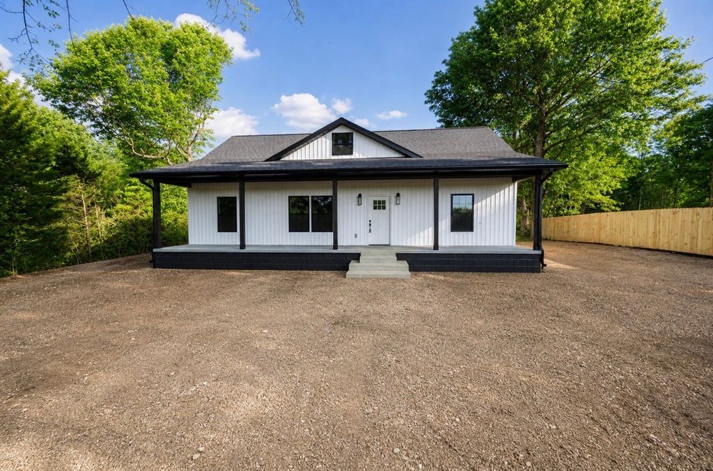 1239 N Main St, N, Tennessee Ridge, TN 37178