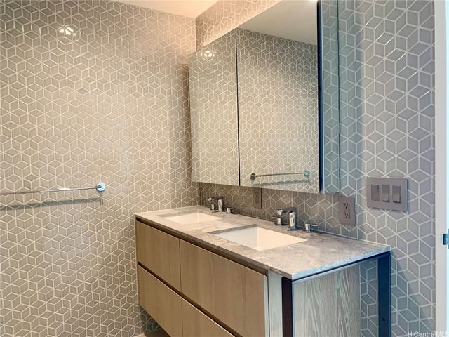 1000 Auahi Street 1807, Honolulu, HI 96814