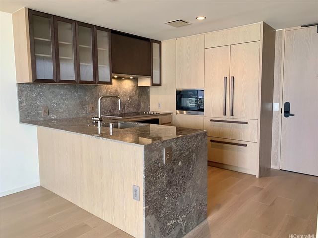 1000 Auahi Street 1807, Honolulu, HI 96814