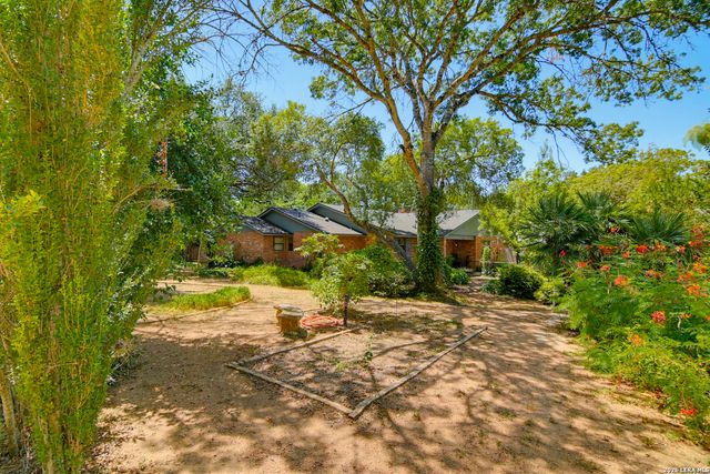 1223 Old Homestead, Seguin, TX 78155