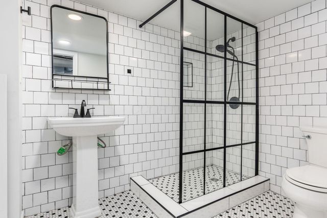 51 E Schreyer Place, Columbus, OH 43214