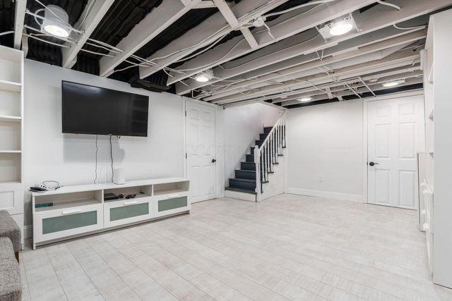 51 E Schreyer Place, Columbus, OH 43214