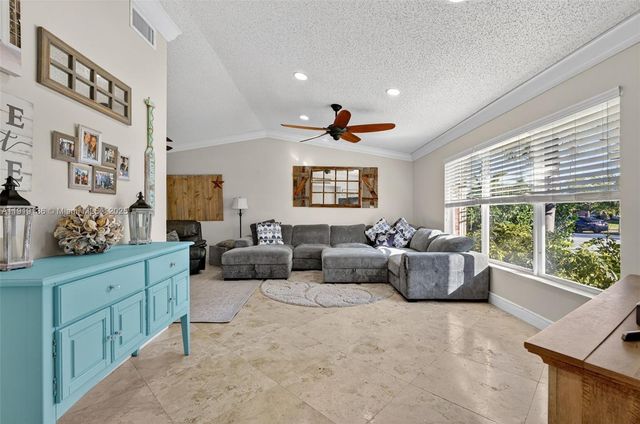 2691 SW 11th Pl, Deerfield Beach, FL 33442