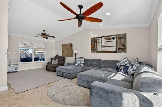 2691 SW 11th Pl, Deerfield Beach, FL 33442