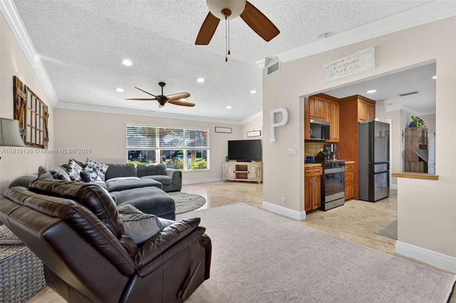 2691 SW 11th Pl, Deerfield Beach, FL 33442