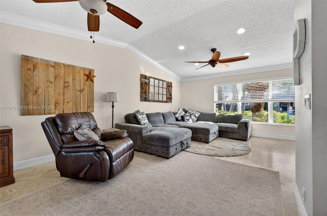 2691 SW 11th Pl, Deerfield Beach, FL 33442