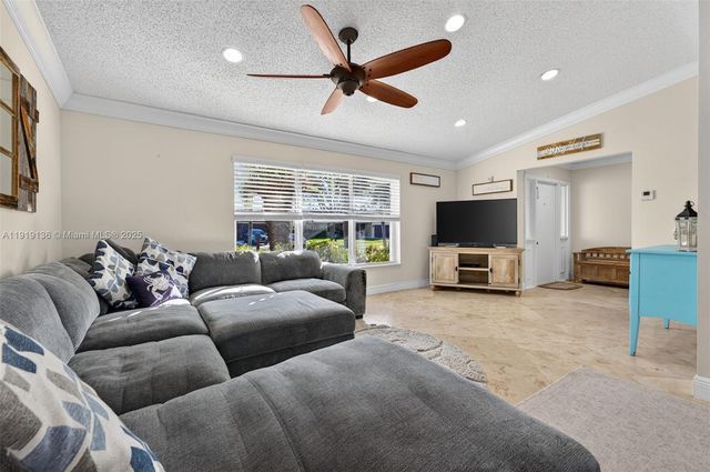 2691 SW 11th Pl, Deerfield Beach, FL 33442