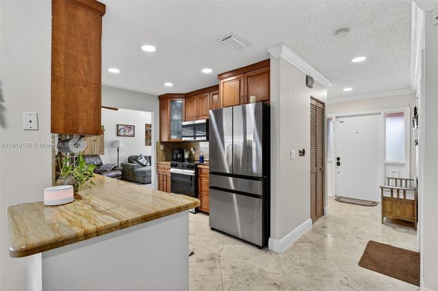 2691 SW 11th Pl, Deerfield Beach, FL 33442