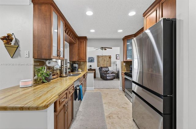 2691 SW 11th Pl, Deerfield Beach, FL 33442