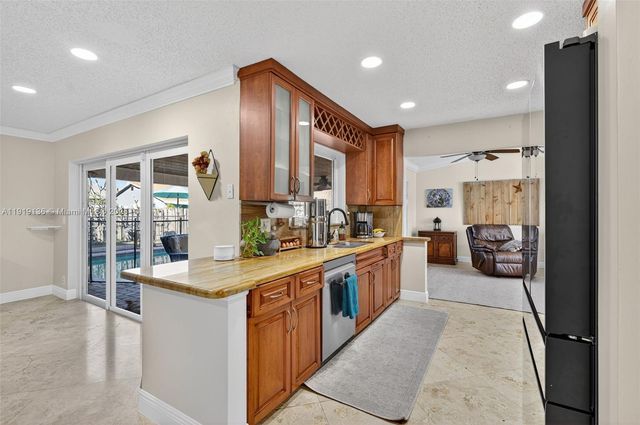 2691 SW 11th Pl, Deerfield Beach, FL 33442