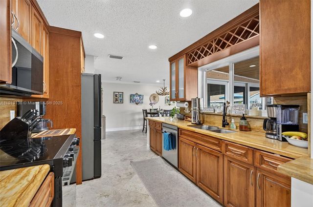 2691 SW 11th Pl, Deerfield Beach, FL 33442