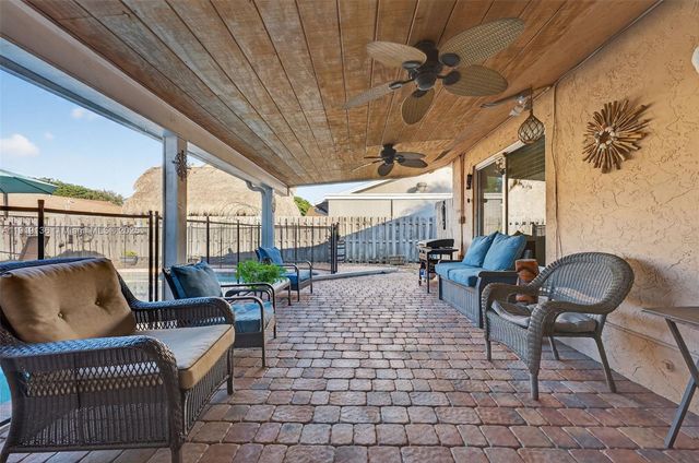 2691 SW 11th Pl, Deerfield Beach, FL 33442