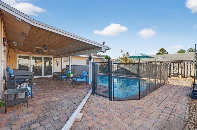 2691 SW 11th Pl, Deerfield Beach, FL 33442