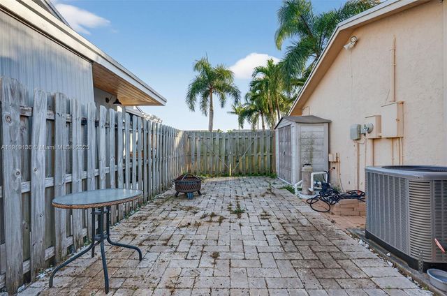 2691 SW 11th Pl, Deerfield Beach, FL 33442
