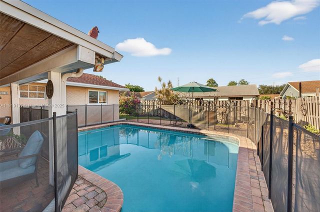 2691 SW 11th Pl, Deerfield Beach, FL 33442