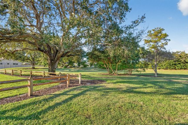 2691 SW 11th Pl, Deerfield Beach, FL 33442