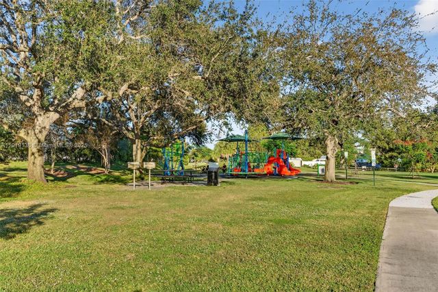 2691 SW 11th Pl, Deerfield Beach, FL 33442