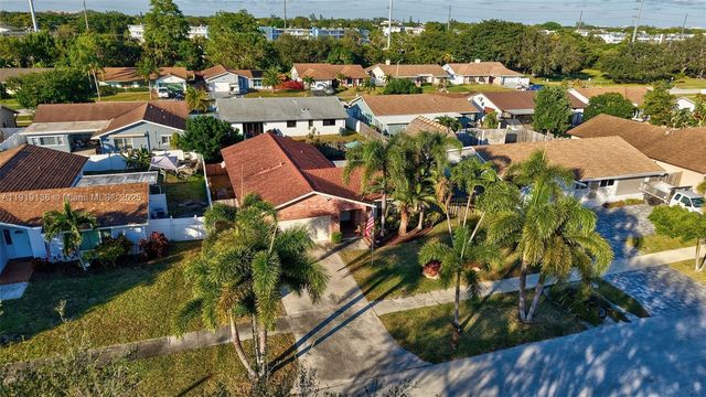 2691 SW 11th Pl, Deerfield Beach, FL 33442
