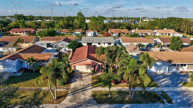 2691 SW 11th Pl, Deerfield Beach, FL 33442