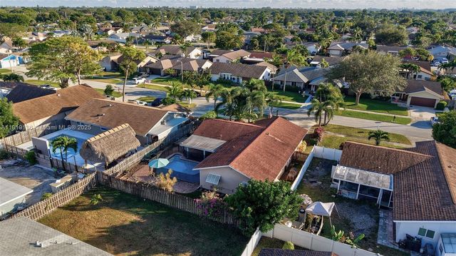 2691 SW 11th Pl, Deerfield Beach, FL 33442