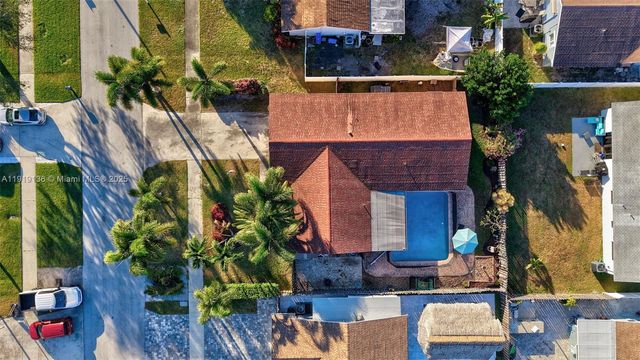 2691 SW 11th Pl, Deerfield Beach, FL 33442