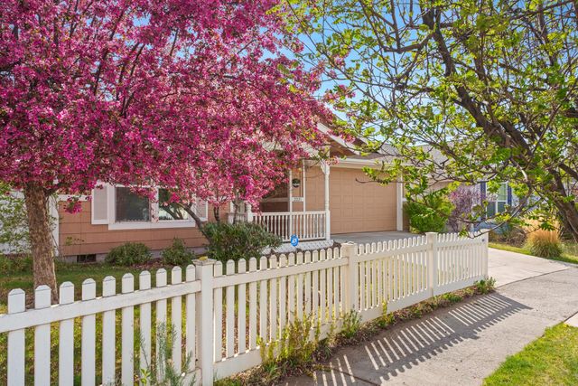 2221 NE Indigo Lane, Bend, OR 97701