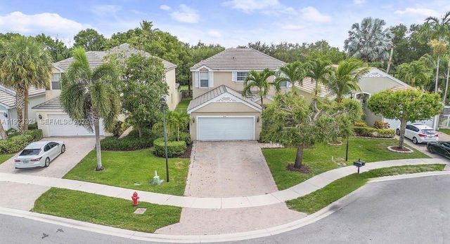 168 Canterbury PL, Royal Palm Beach, FL 33414