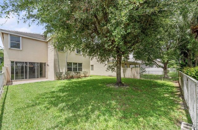 168 Canterbury PL, Royal Palm Beach, FL 33414