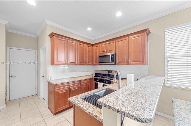 168 Canterbury PL, Royal Palm Beach, FL 33414