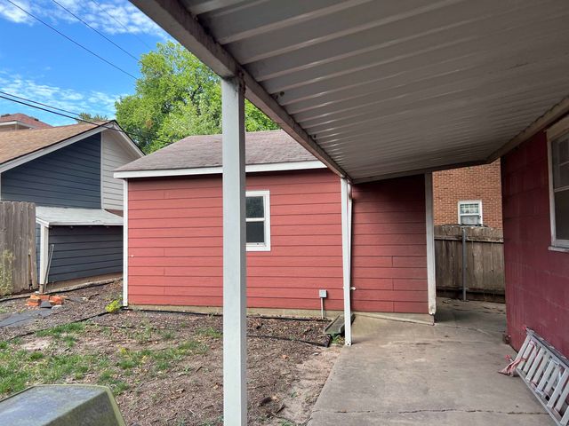 3922 E Willow St, Wichita, KS 67218