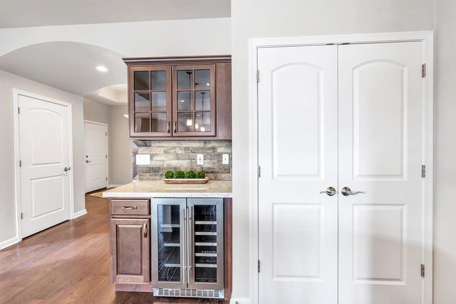 210 N BEDFORD ROAD, Green Bay, WI 54311