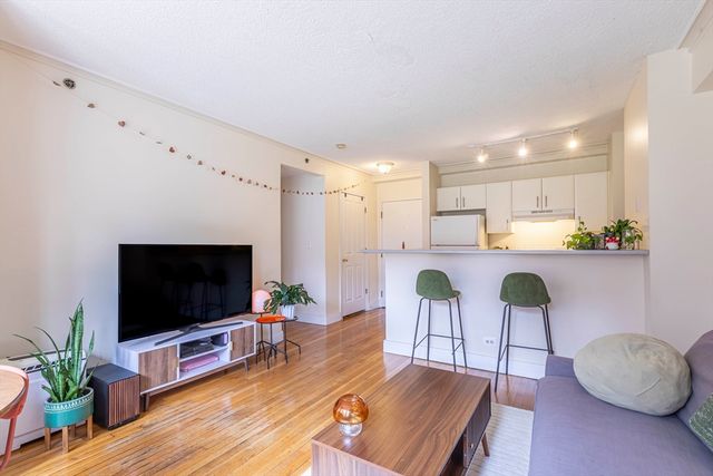 534 Beacon 301, Boston, MA 02215
